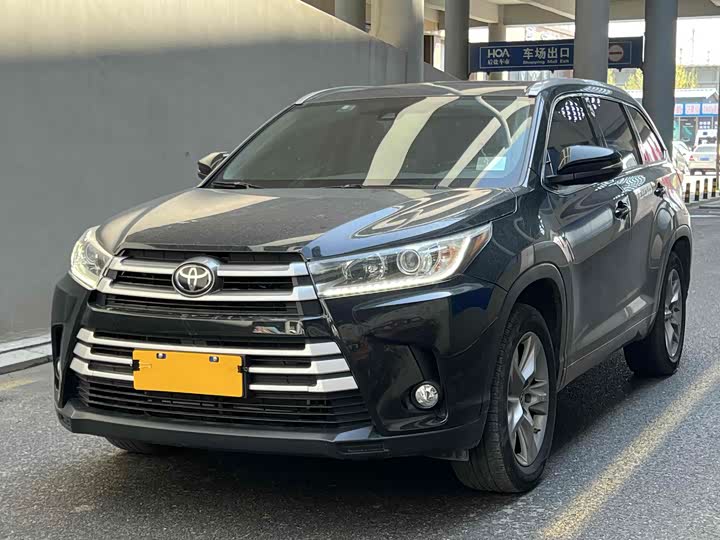 Фото 1 - Toyota Highlander