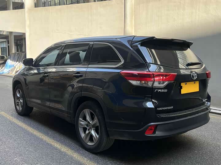 Фото 6 - Toyota Highlander