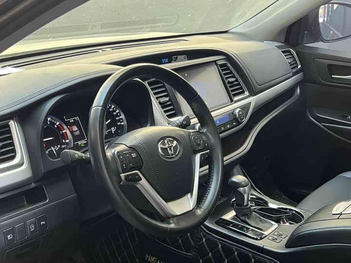 Фото 9 - Toyota Highlander