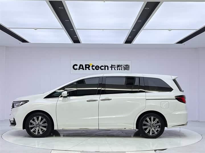 Фото 2 - Honda Odyssey