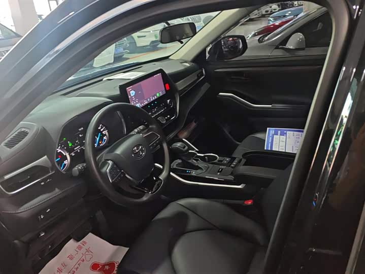 Фото 9 - Toyota Highlander