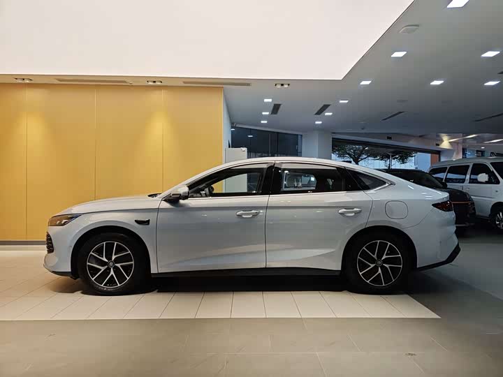 Фото 6 - BYD Qin L