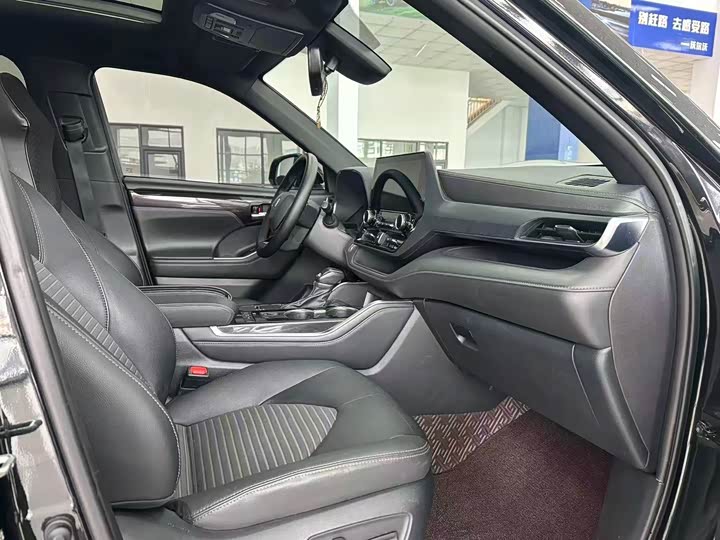 Фото 5 - Toyota Crown Kluger