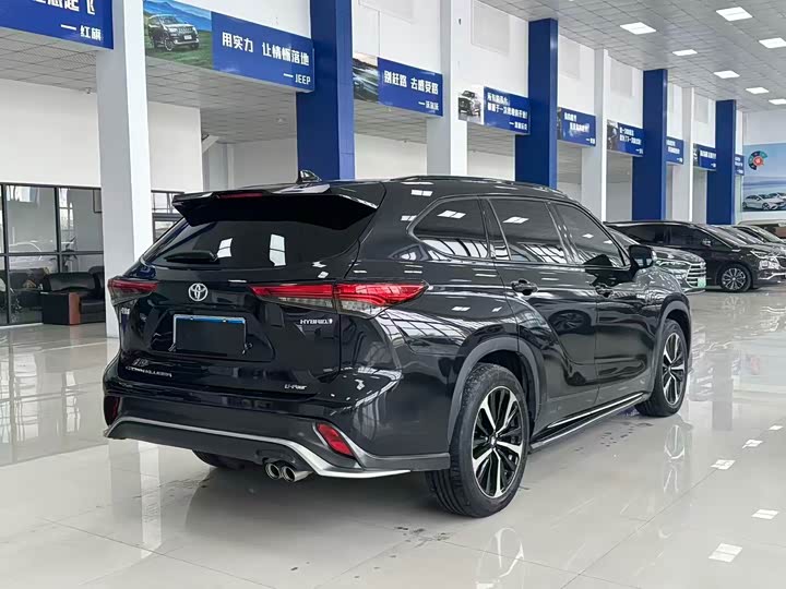 Фото 7 - Toyota Crown Kluger