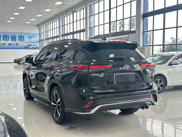 Фото 9 - Toyota Crown Kluger