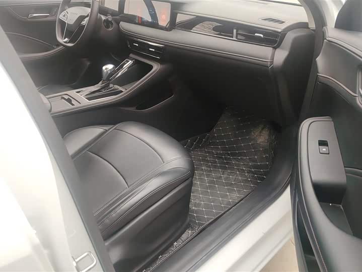 Фото 8 - Roewe i5