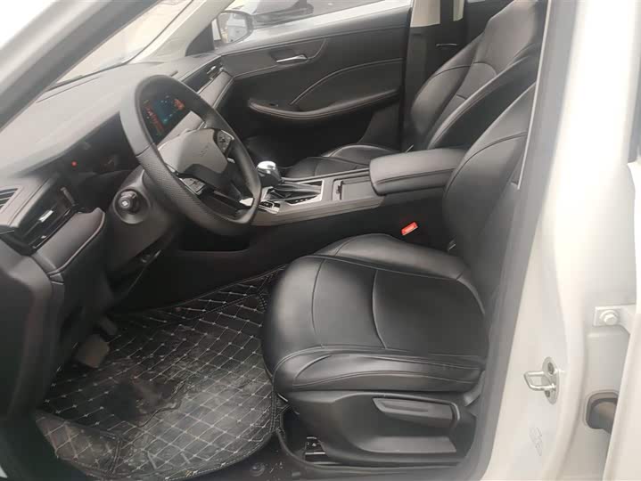 Фото 9 - Roewe i5