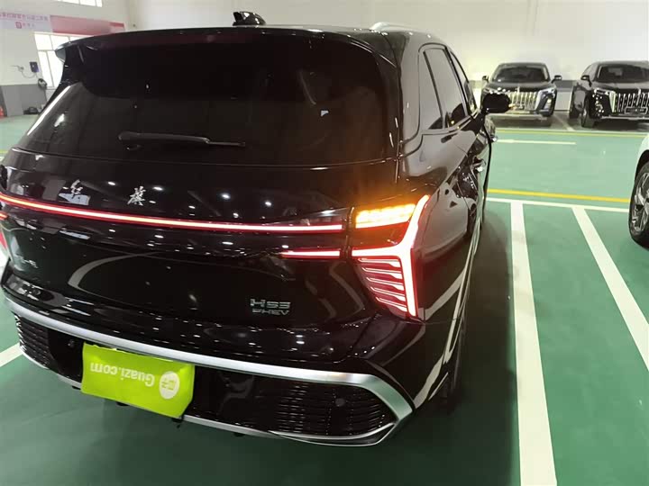 Фото 8 - Hongqi HS3 Hybrid
