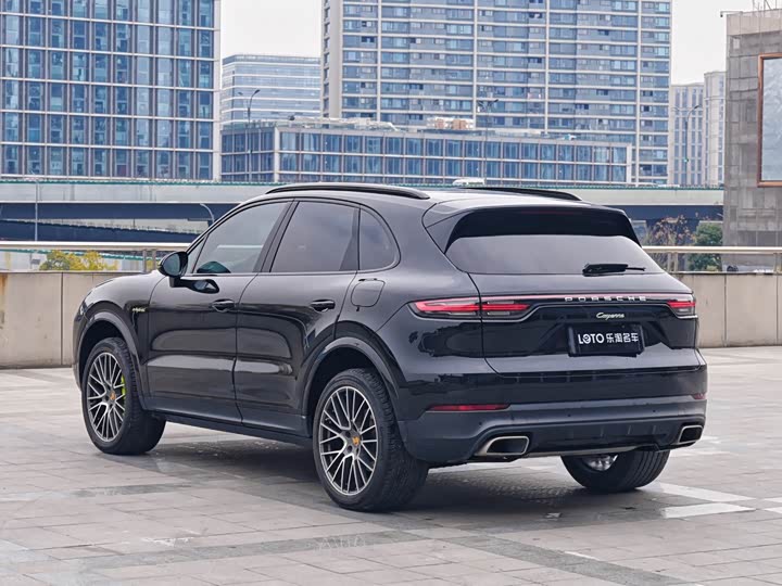 Фото 3 - Porsche Cayenne Hybrid