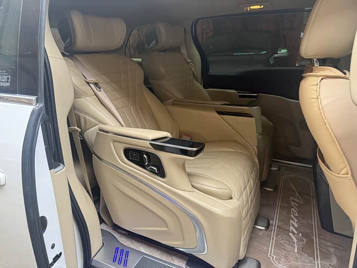 Фото 8 - Buick GL8 ES