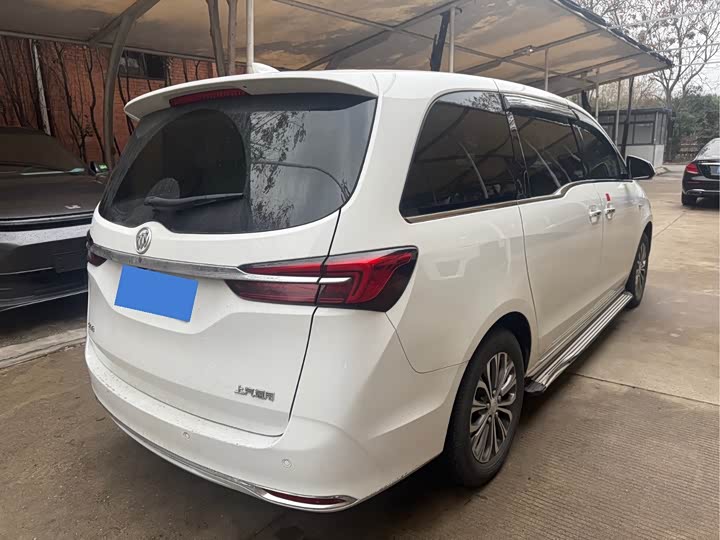 Фото 9 - Buick GL8 ES