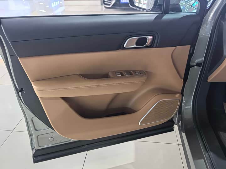 Фото 7 - LiXiang One