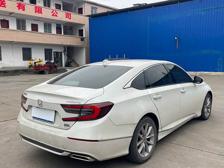 Фото 5 - Honda Accord