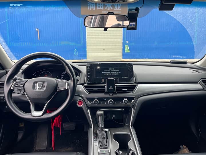 Фото 8 - Honda Accord