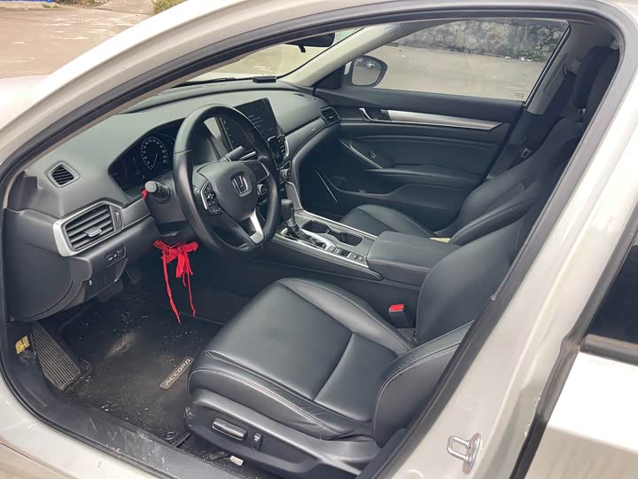 Фото 9 - Honda Accord