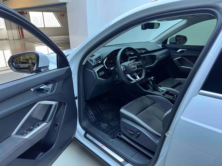 Фото 9 - Audi Q3