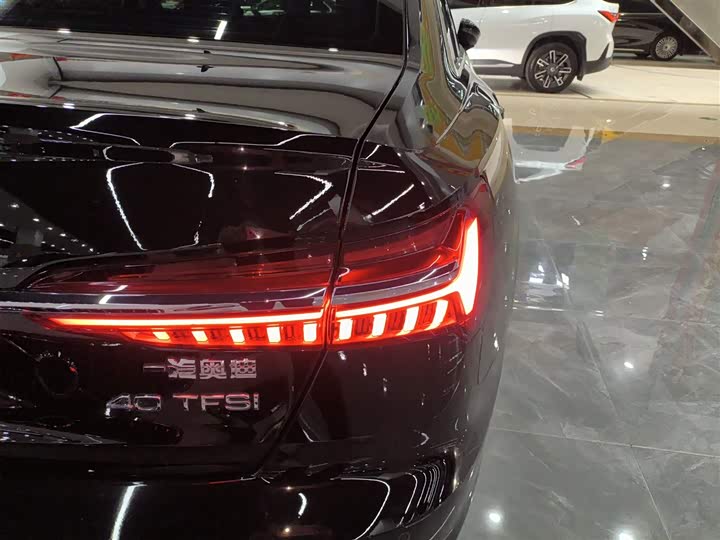 Фото 8 - Audi A6L