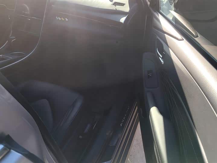 Фото 8 - Toyota Avalon