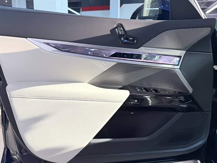 Фото 6 - BMW 7 Series