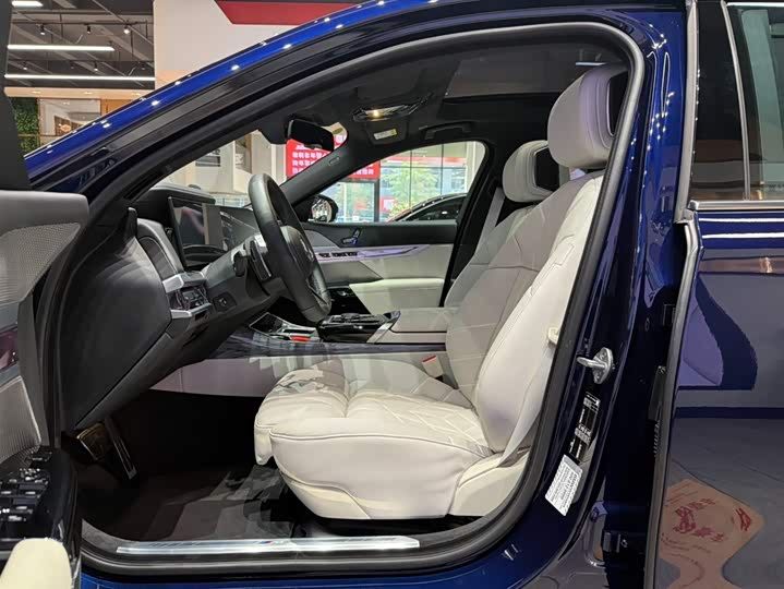 Фото 8 - BMW 7 Series