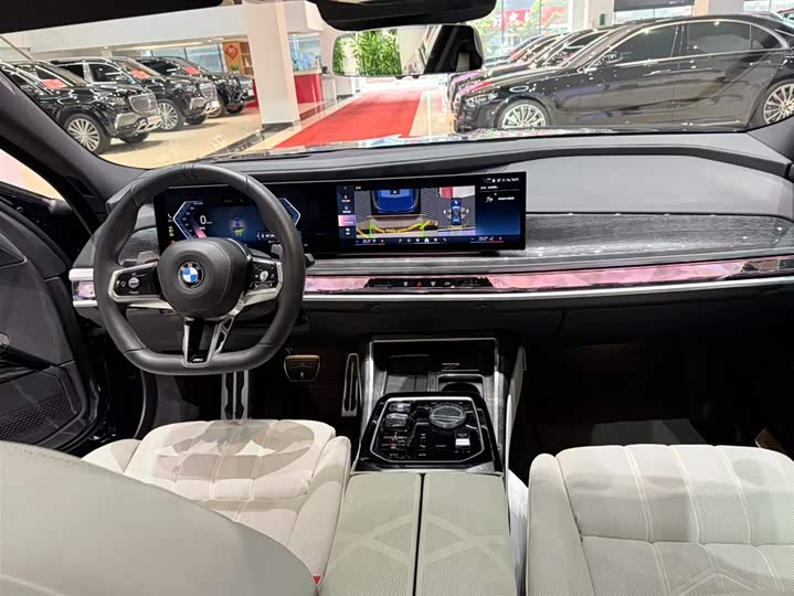 Фото 9 - BMW 7 Series
