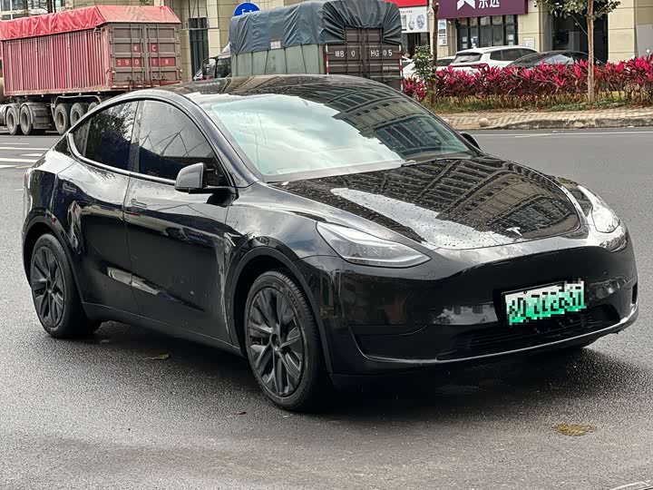 Фото 3 - Tesla Model Y