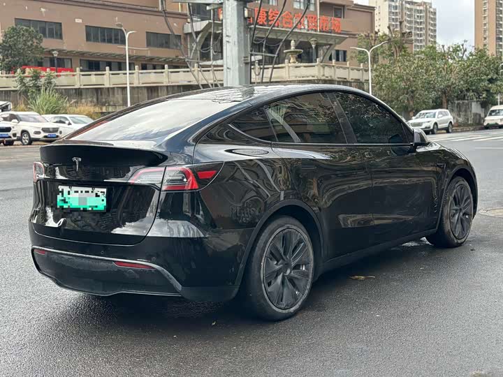 Фото 9 - Tesla Model Y