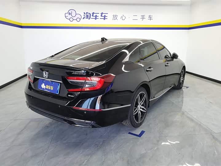 Фото 3 - Honda Accord