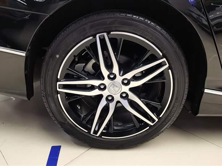 Фото 6 - Honda Accord