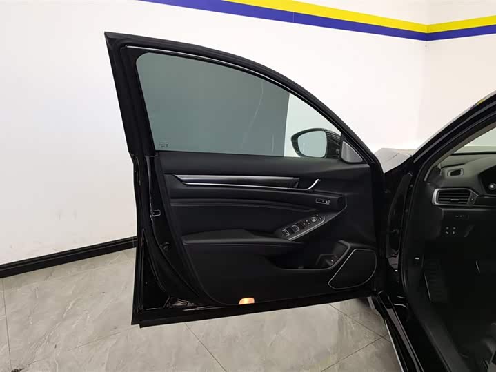 Фото 7 - Honda Accord