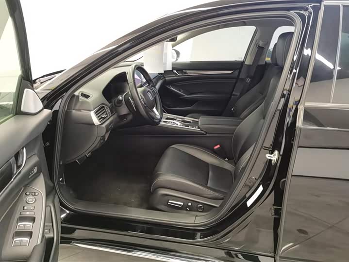 Фото 9 - Honda Accord