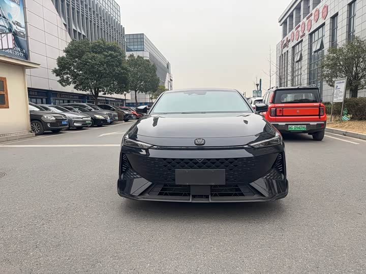 Фото 3 - Changan UNI-V