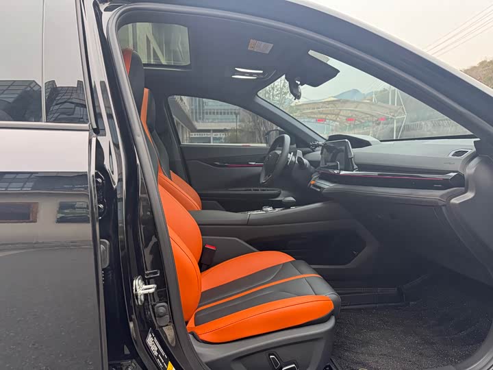 Фото 8 - Changan UNI-V