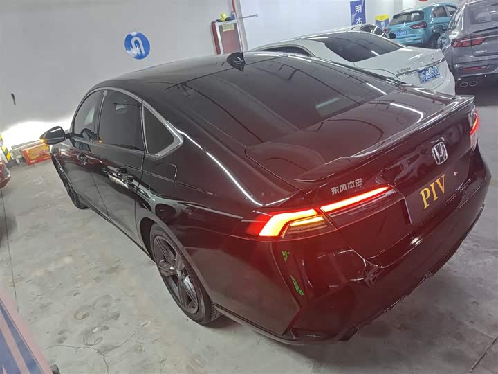 Фото 5 - Honda Inspire