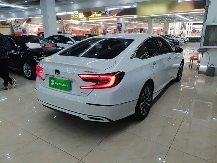 Фото 7 - Honda Accord