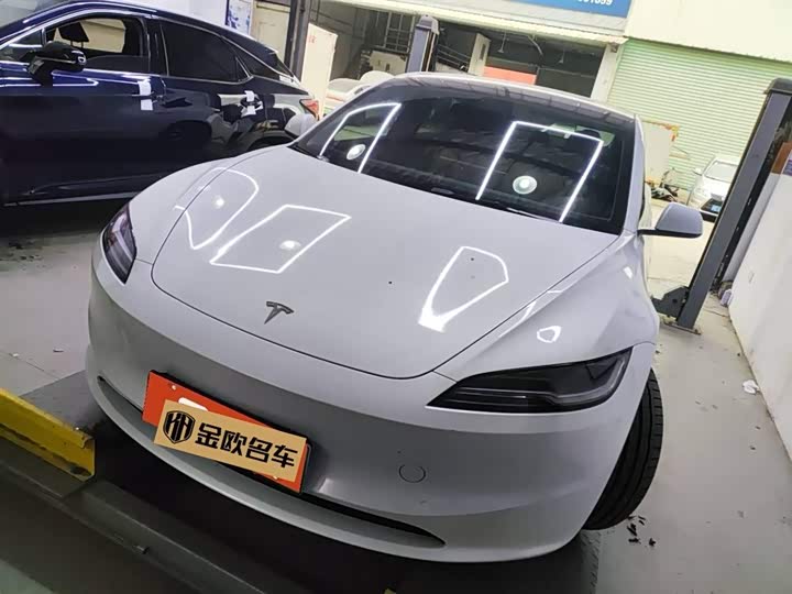 Фото 1 - Tesla Model 3