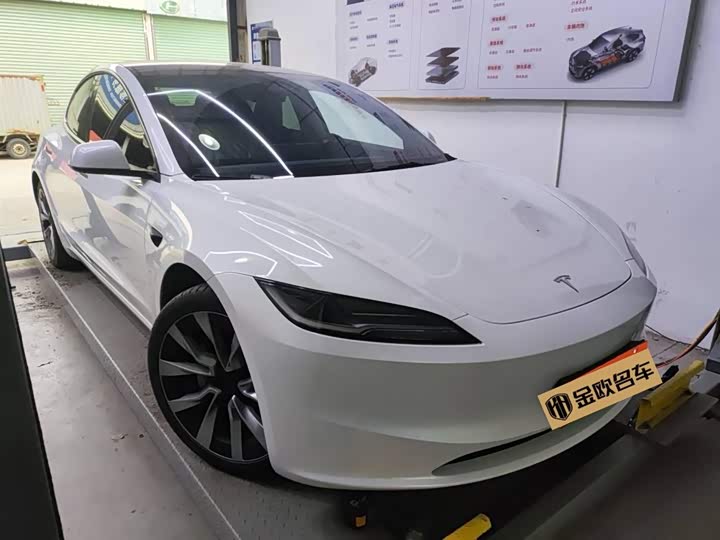 Фото 2 - Tesla Model 3
