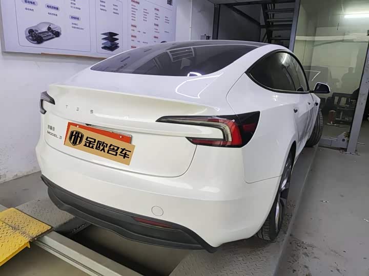 Фото 9 - Tesla Model 3