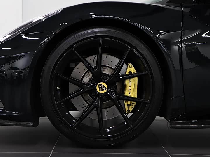 Фото 8 - Lotus Emira