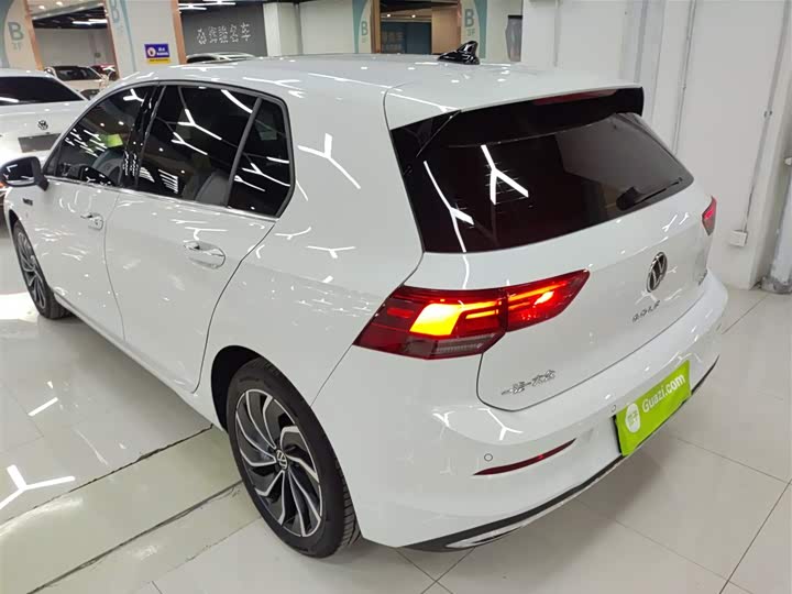 Фото 5 - Volkswagen Golf