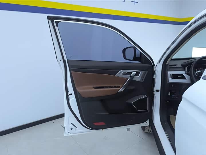 Фото 7 - Geely Atlas