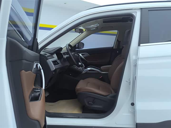 Фото 9 - Geely Atlas