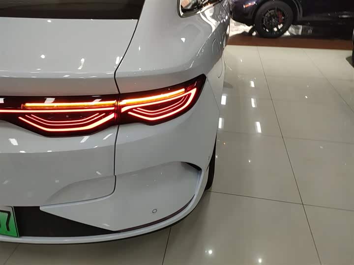 Фото 8 - BYD Qin L