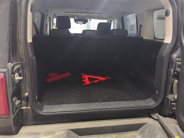 Фото 4 - Tank 300