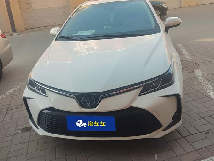 Фото 2 - Toyota Corolla