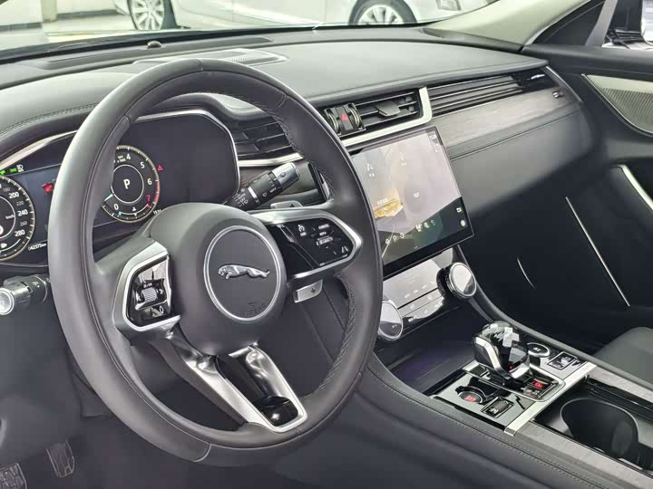 Фото 8 - Jaguar XF L