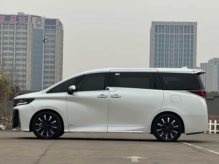 Фото 3 - Toyota Vellfire