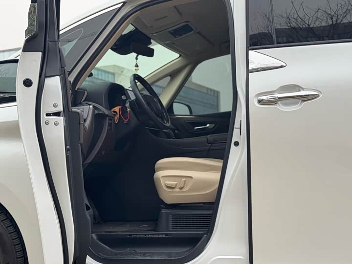 Фото 7 - Toyota Vellfire