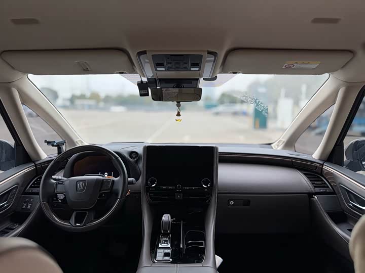 Фото 8 - Toyota Vellfire