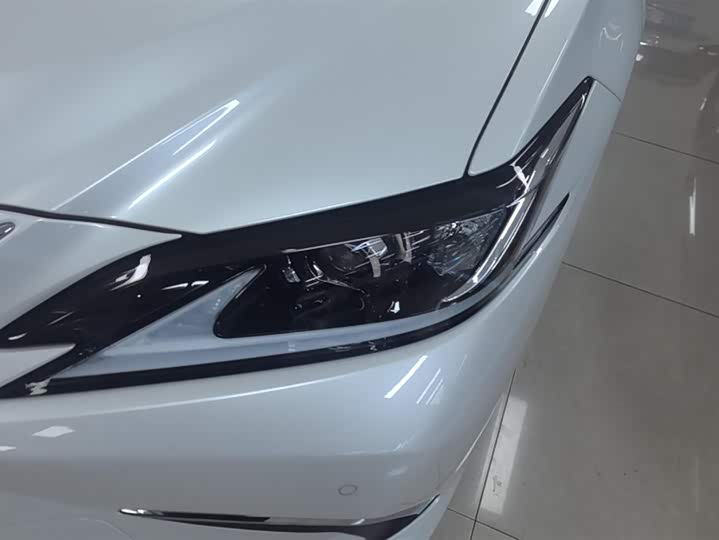 Фото 5 - Lexus ES